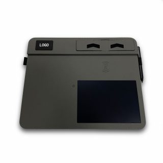Podložka pod myš s bezdrátovým nabíjením a LCD
